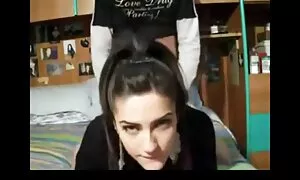 Jeben model, analsexfilm stavio je u pozu koljena i lakta porno video