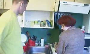 Ennie Sweet i njezina prijateljica film porno gonzo Susan Ayn vode lezbijsku ljubav porno video