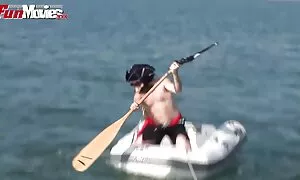 Grubo porno anl hd jebeno na crvenom kauču porno video