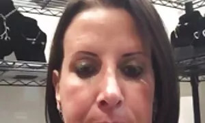 Neiskusna glumica šali se film porno gonzo bocom vina porno video